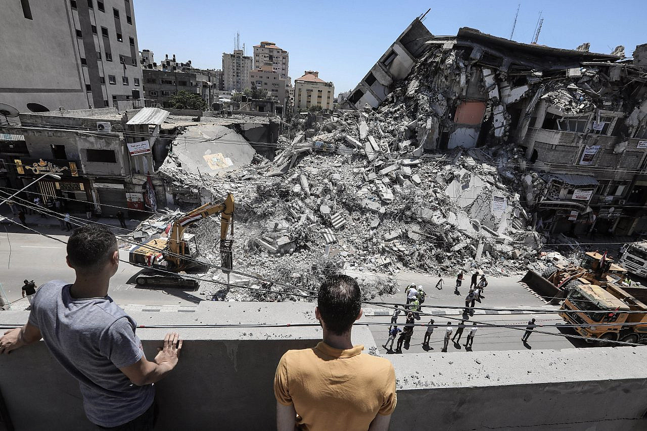 Excavation equipment removes the rubble from buildings destroyed by the Israeli army in Gaza City, June 5, 2021. (Mohammed Zaanoun/Activestills)
