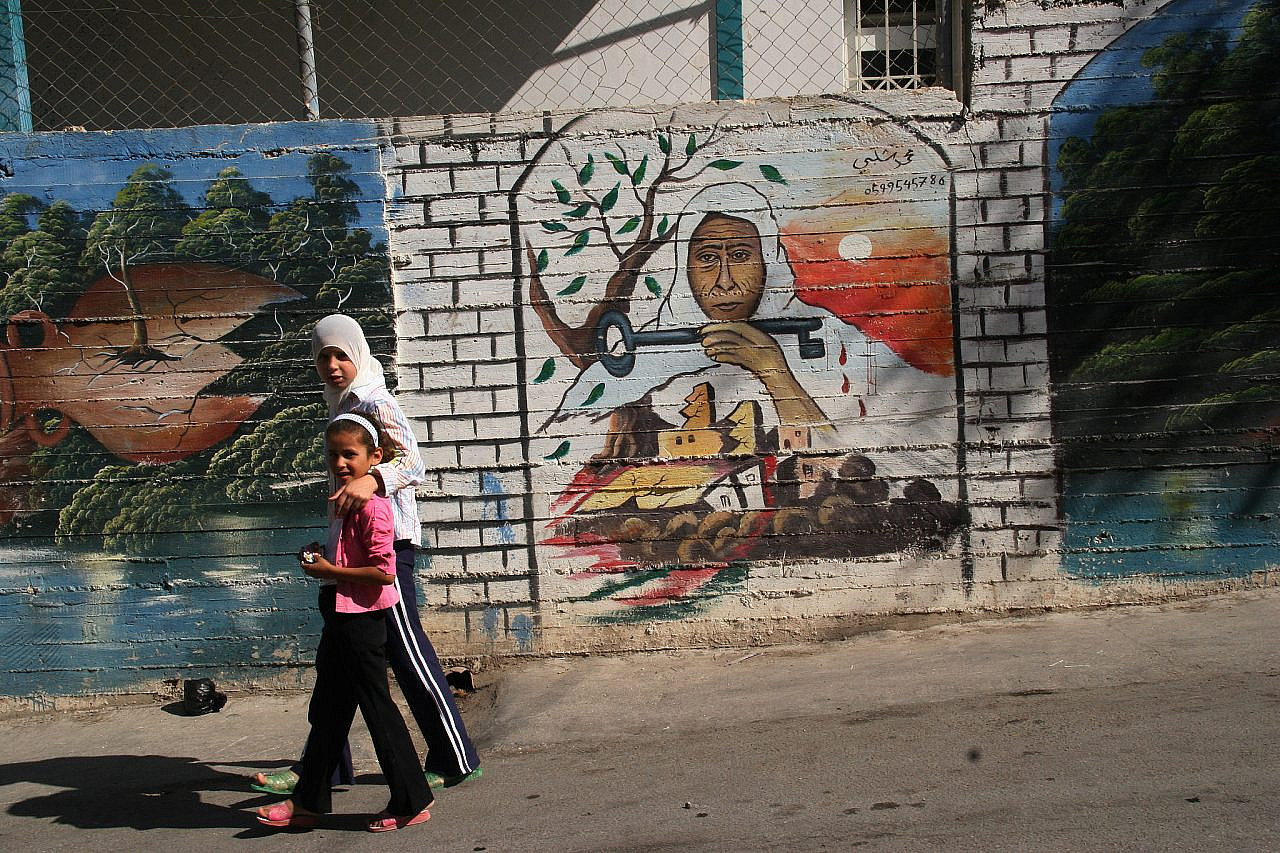 A mural in the Jenin refugee camp, West Bank, October 10, 2006. (Anne Paq/Activestills)