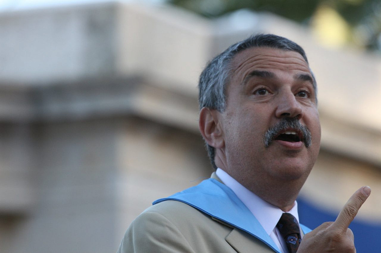 New York Times columnist Thomas Friedman delivers his address after receiving an honorary doctorate from Hebrew University of Jerusalem, June 3 2007. (Rebecca Zeffert/Flash90)