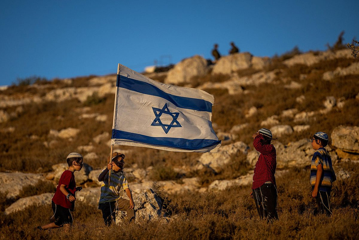 Settlers of the Nachala Settlement Movement set up tents near Kiryat Arba, with the intention to establish illegal outposts in the West Bank, July 20, 2022. (Yonatan Sindel/Flash90)