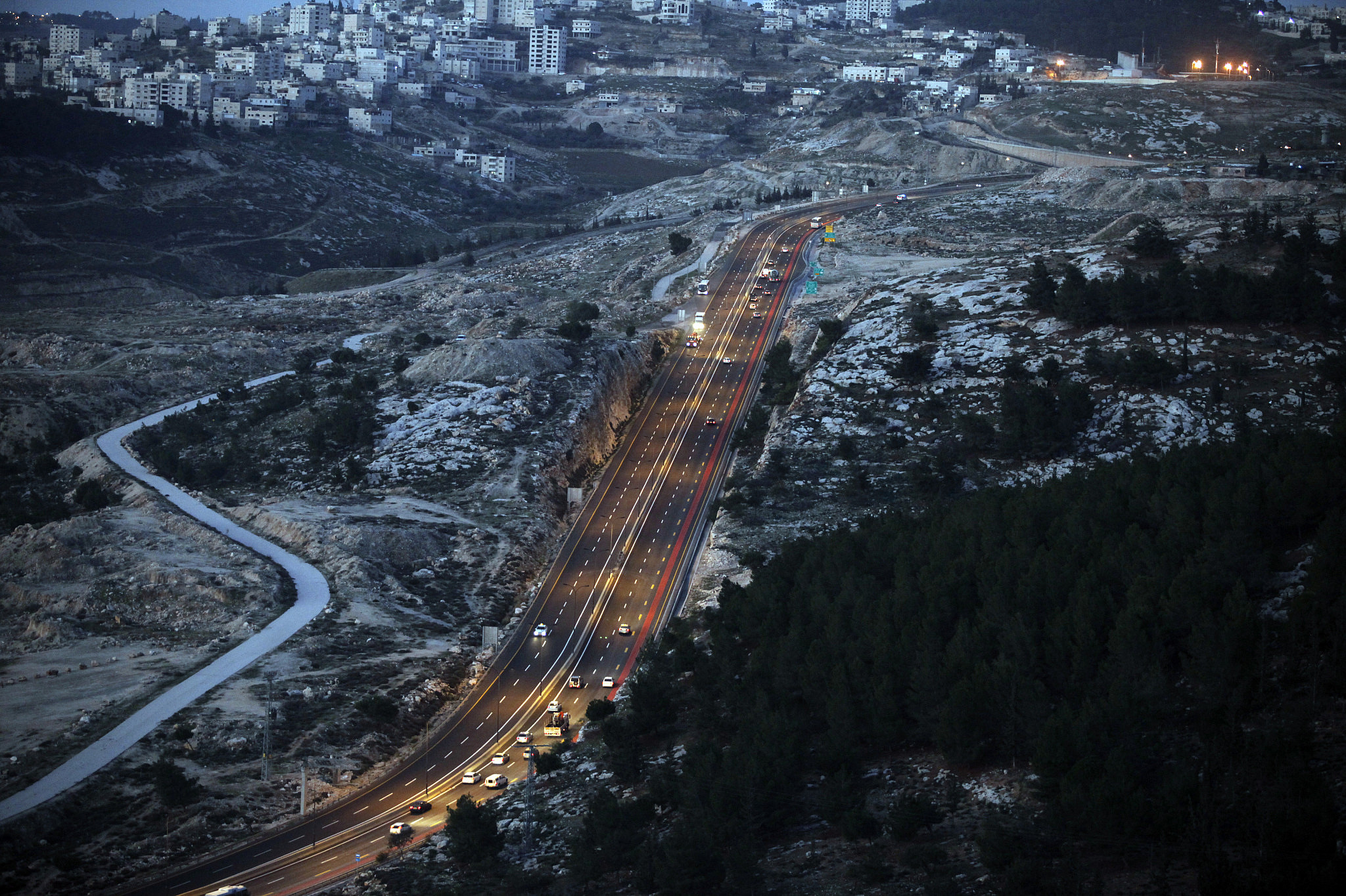 The road from the settlement of Ma'ale Adumim to Jerusalem, January 13, 2013. (Flash90)