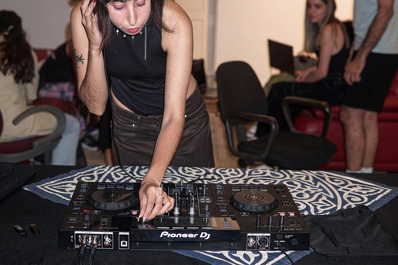 A participant in Nour Palestina's DJ workshop at Sabreen, occupied East Jerusalem. (Alice Austin)