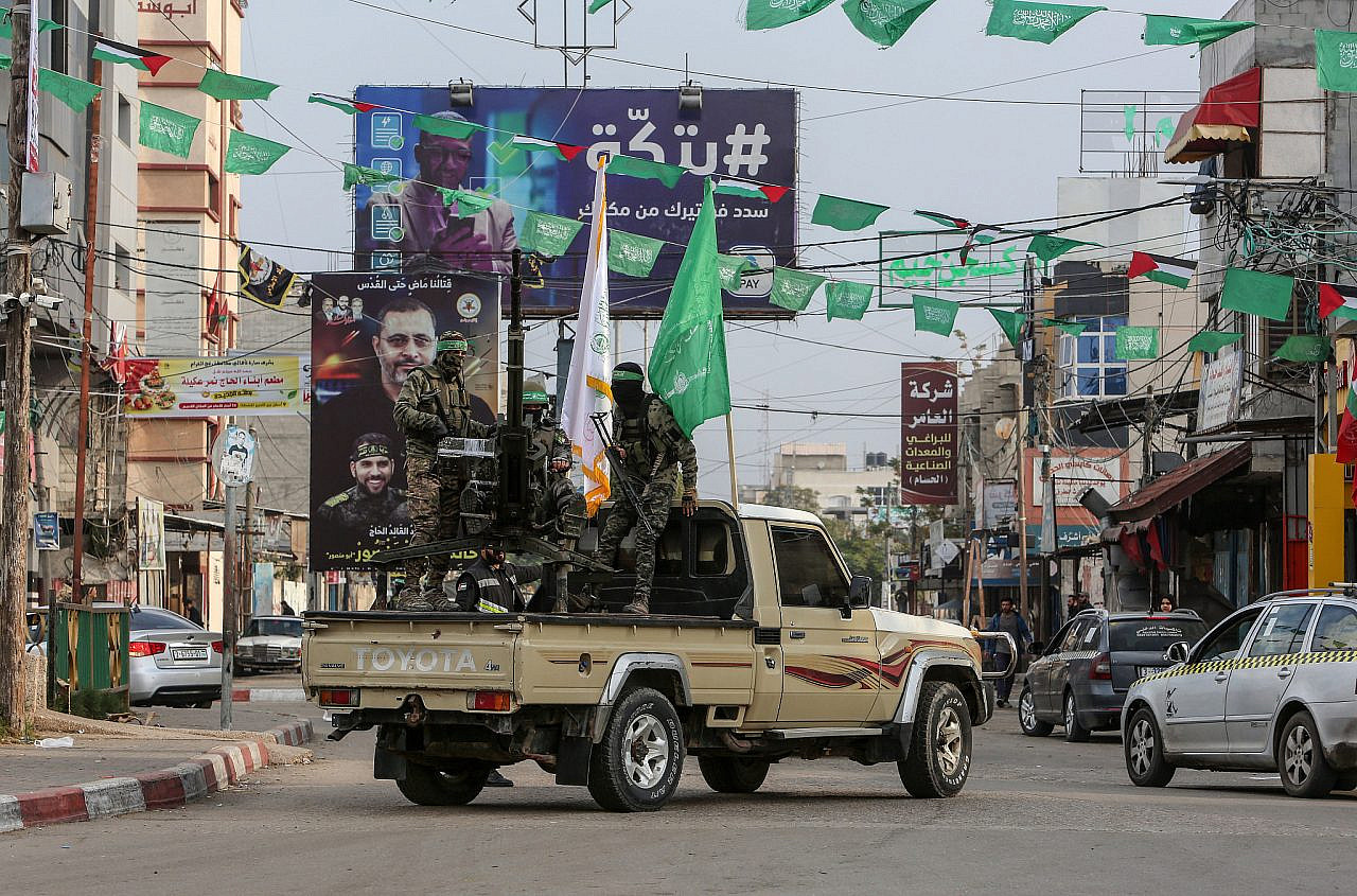 Members of Izz al-Din al-Qassam Brigades, the military wing of Hamas, guard the street in Rafah, southern Gaza Strip, December 14, 2022. (Abed Rahim Khatib/Flash90)