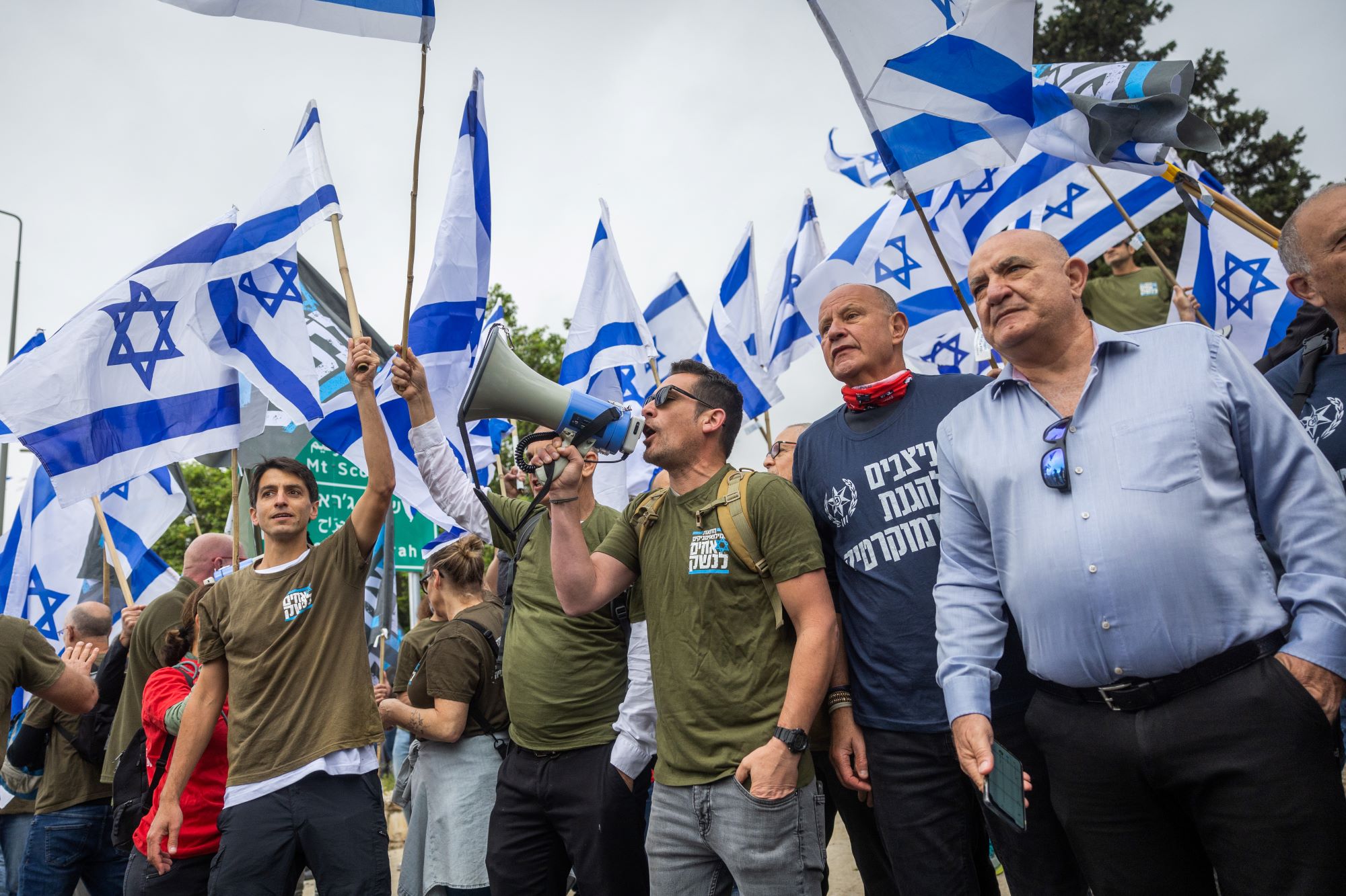 Israeli reserve soldiers, veterans and activists protest against Minister of National Security Itamar Ben Gvir at the Police National Headquarters in Jerusalem, April 20, 2023. (Yonatan Sindel/Flash90)