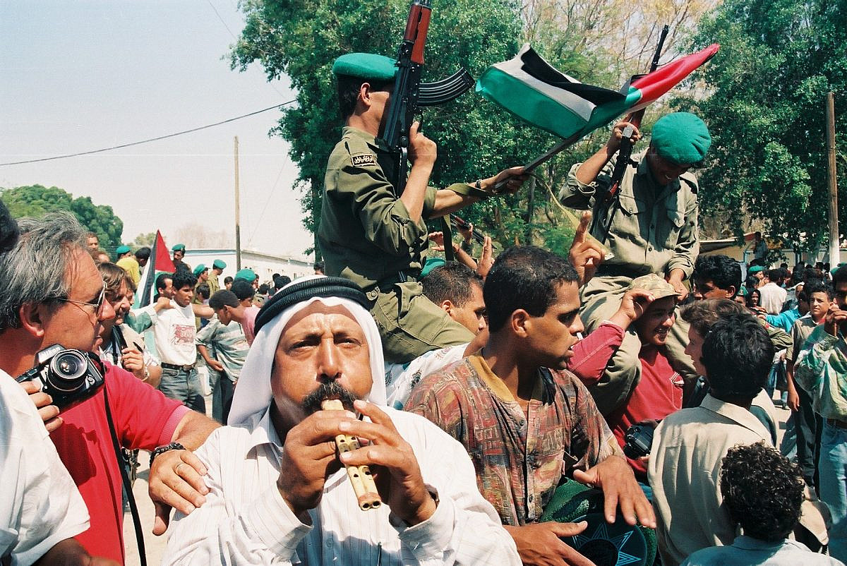 Palestinian policemen celebrate upon entering Jericho, one of the first cities handed over to Palestinian Authority control in accordance with the Oslo Accords, May 13, 1994. (Yossi Zamir/Flash 90)