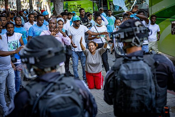 Eritrean asylum seekers who oppose the regime in Eritrea and pro-regime activists clash with Israeli police in south Tel Aviv, September 2, 2023. (Yonatan Sindel/Flash90)