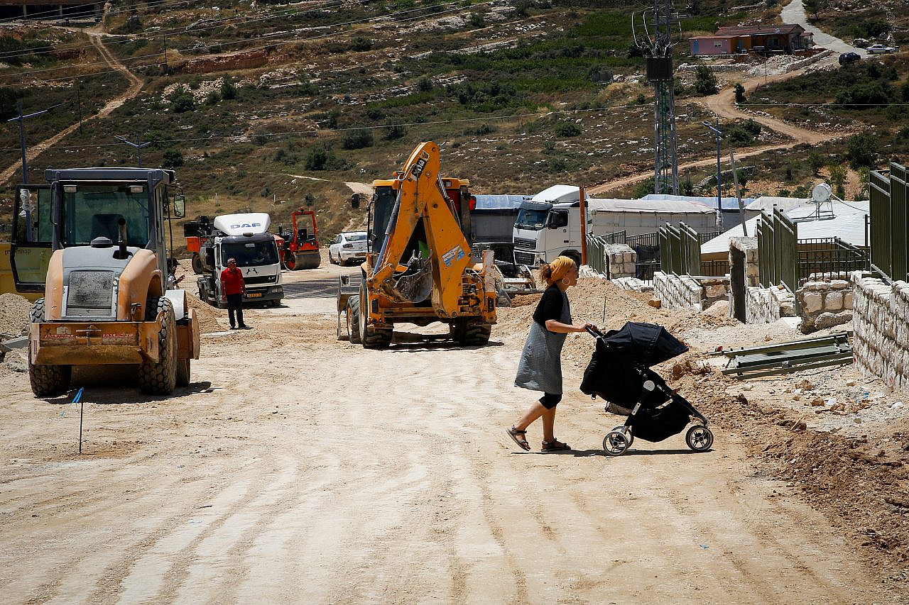 Heavy tools and trucks are seen near caravans meant to resettle the evacuees of Netiv Ha'avot after it was evacuated by court order, Gush Etzion, occupied West Bank, June 11, 2018. (Gershon Elinson/Flash90)