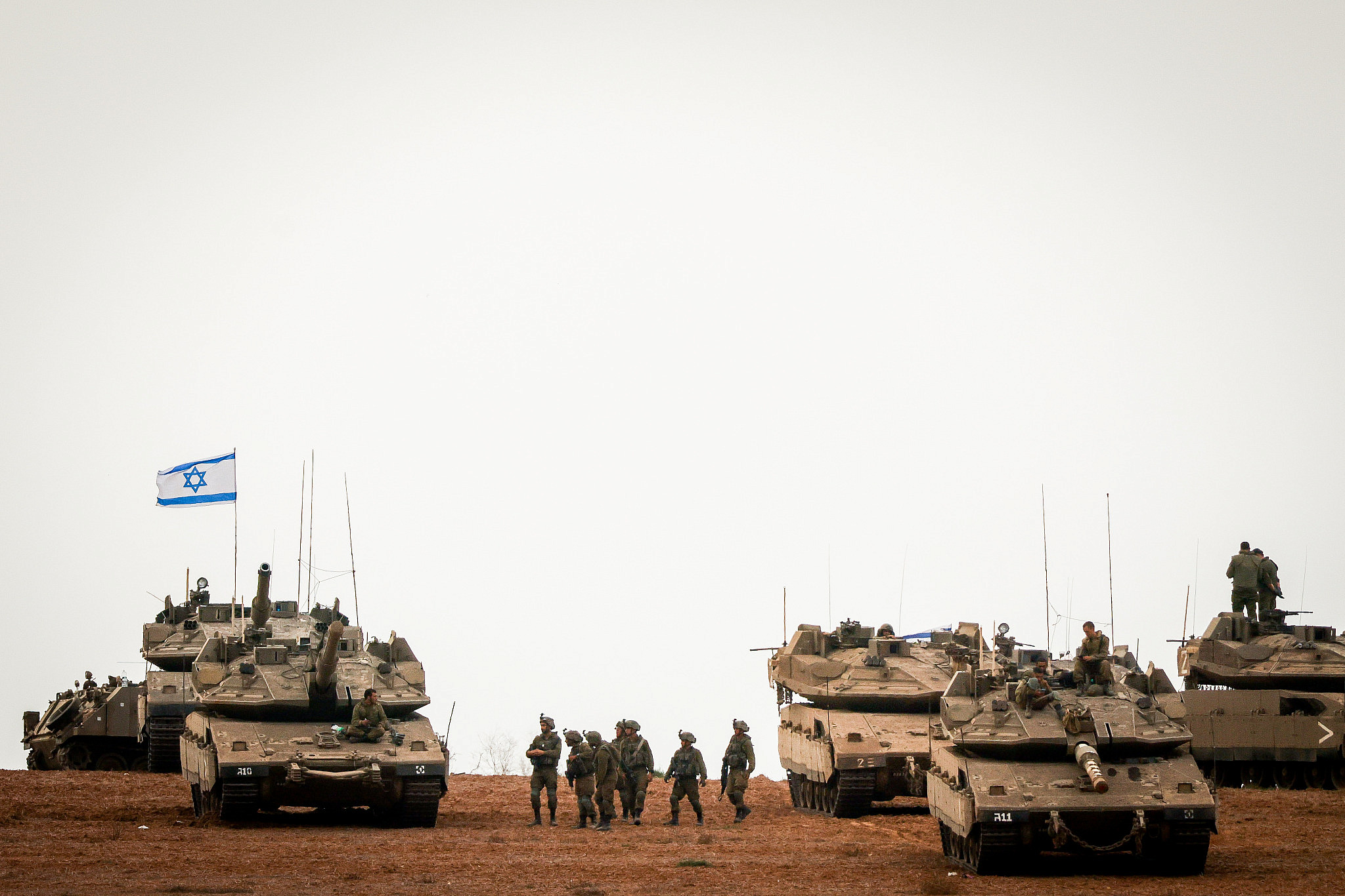 Israeli soldiers near the Gaza border, southern Israel, October 9, 2023. (Chaim Goldberg/Flash90)
