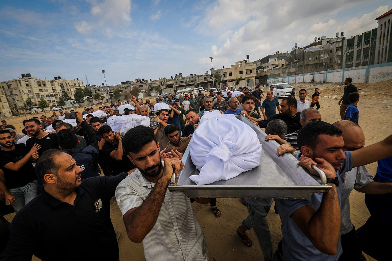 Palestinians carry bodies of those killed in Israeli airstrikes, Khan Younis, Gaza Strip, October 11, 2023. (Abed Rahim Khatib/Flash90)