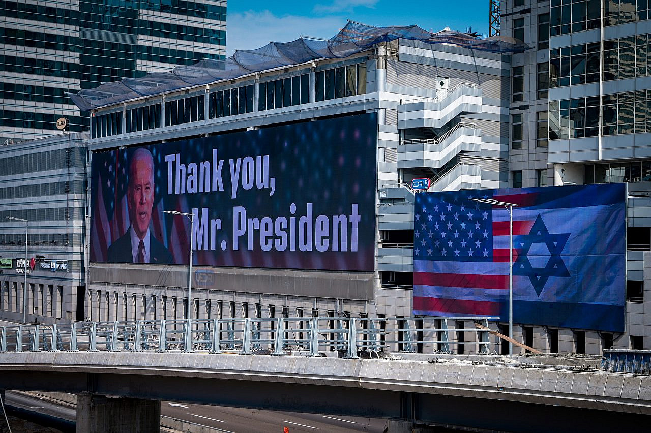 A large billboard thanking US President Joe Biden for his support for Israel is seen above the Ayalon Highway in Ramat Gan, October 11, 2023. (Avshalom Sassoni/Flash90)