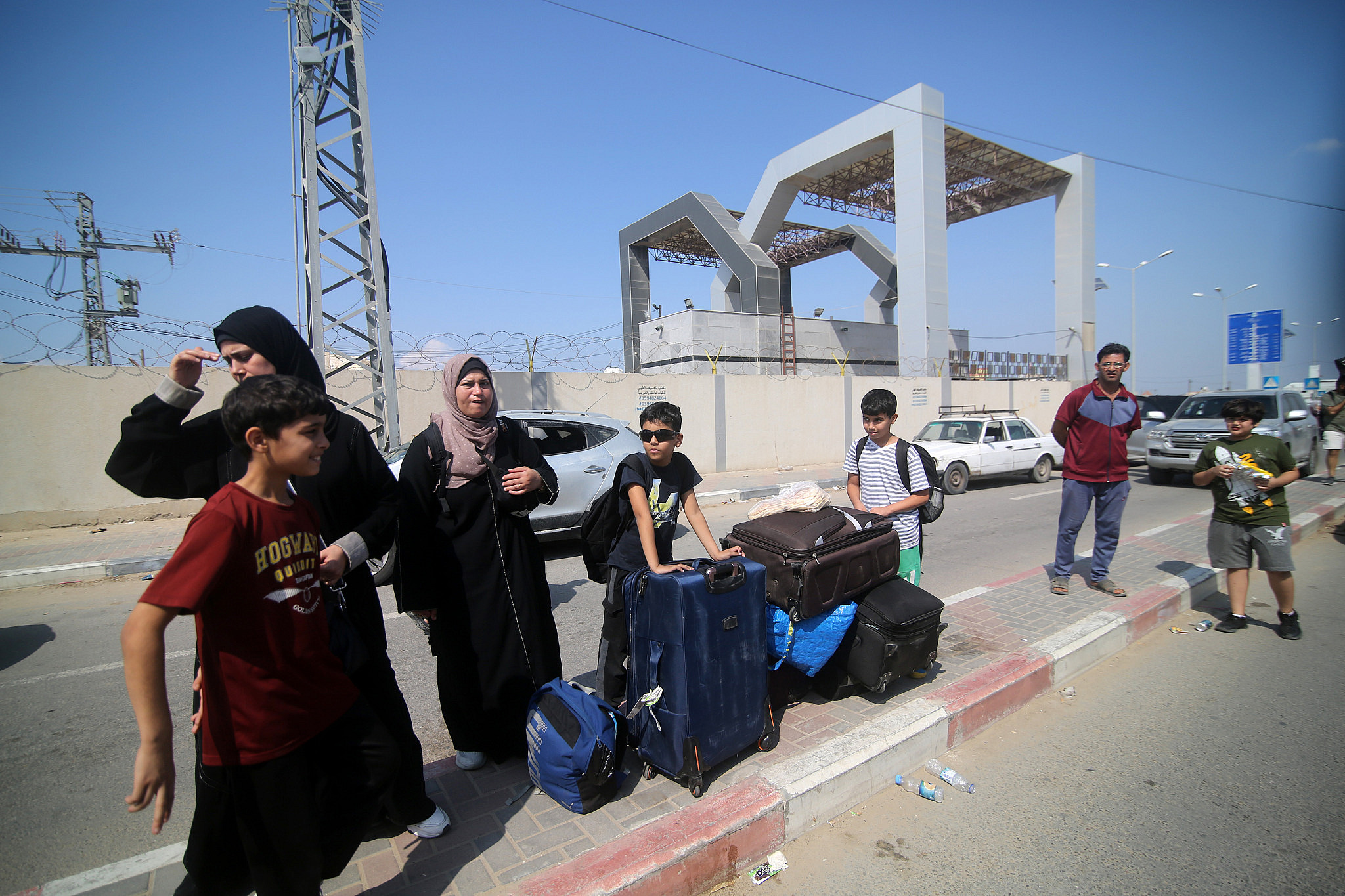 Palestinians fleeing from their homes wait at the Rafah border crossing to Egypt in the southern Gaza Strip, October 14, 2023. (Abed Rahim Khatib/Flash90)