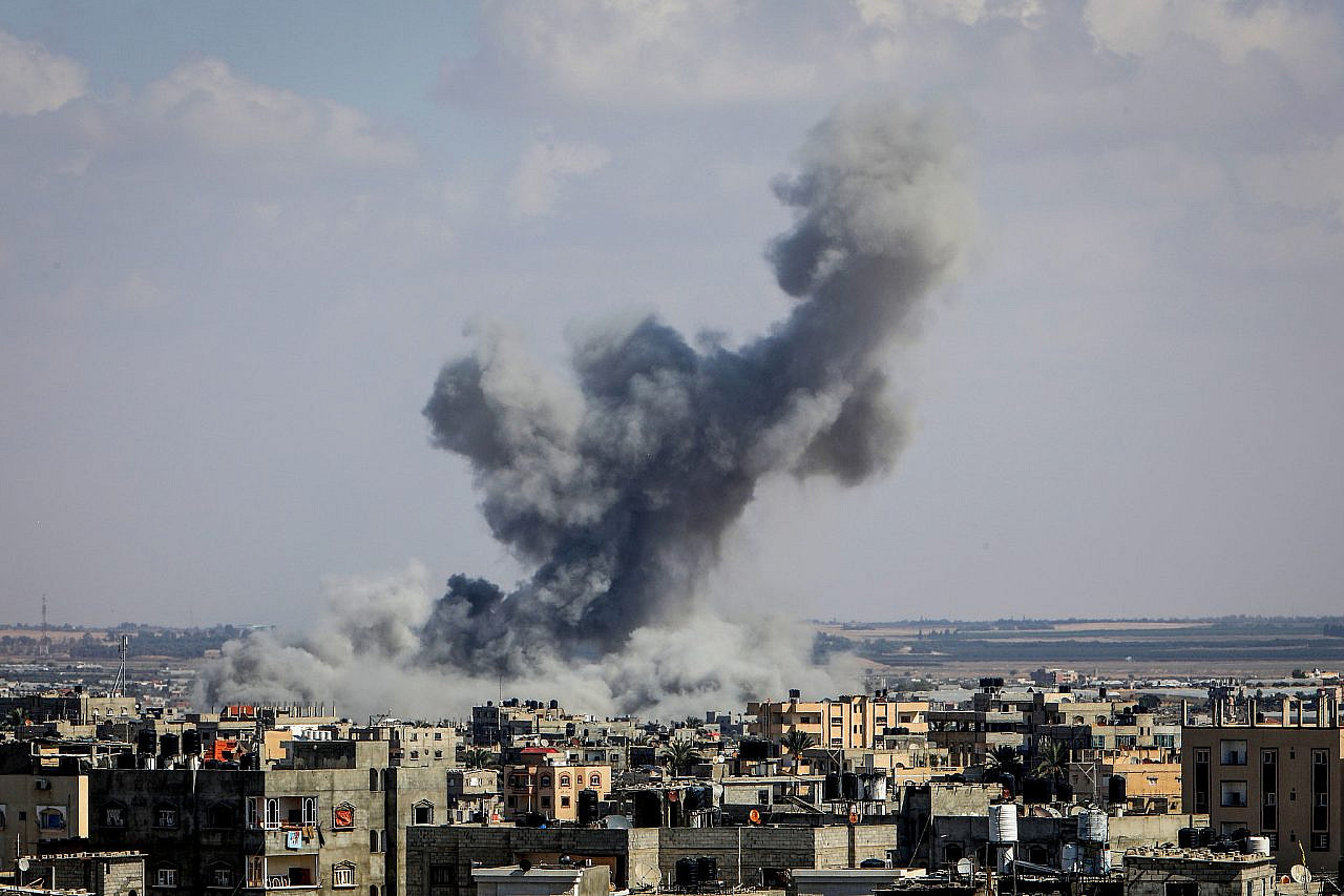 Smoke rises after Israeli airstrikes on Rafah in the southern Gaza Strip, October 19, 2023. (Abed Rahim Khatib/Flash90)