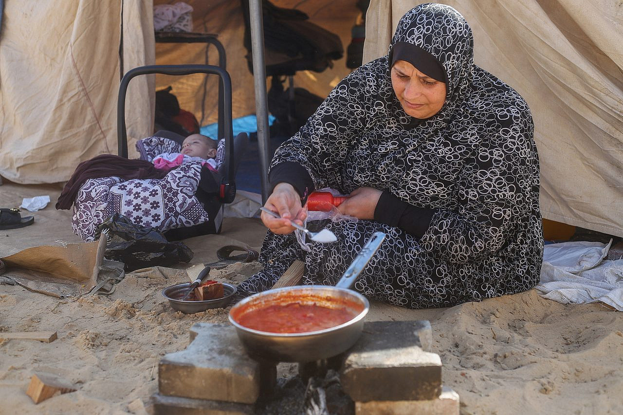 Palestinians shelter at a temporary tent camp set up for those who were displaced from their homes by Israel's evacuation orders and airstrikes, Khan Younis, southern Gaza Strip, October 19, 2023. (Abed Rahim Khatib/Flash90)
