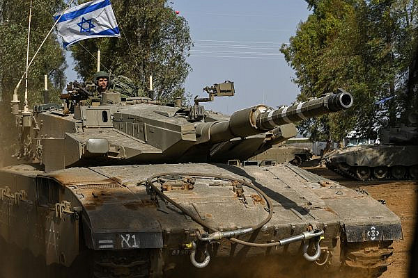 IDF reserve infantry and Merkava Tank soldiers train in a military exercise in the Golan Heights, October 23, 2023. (Michael Giladi/Flash90)