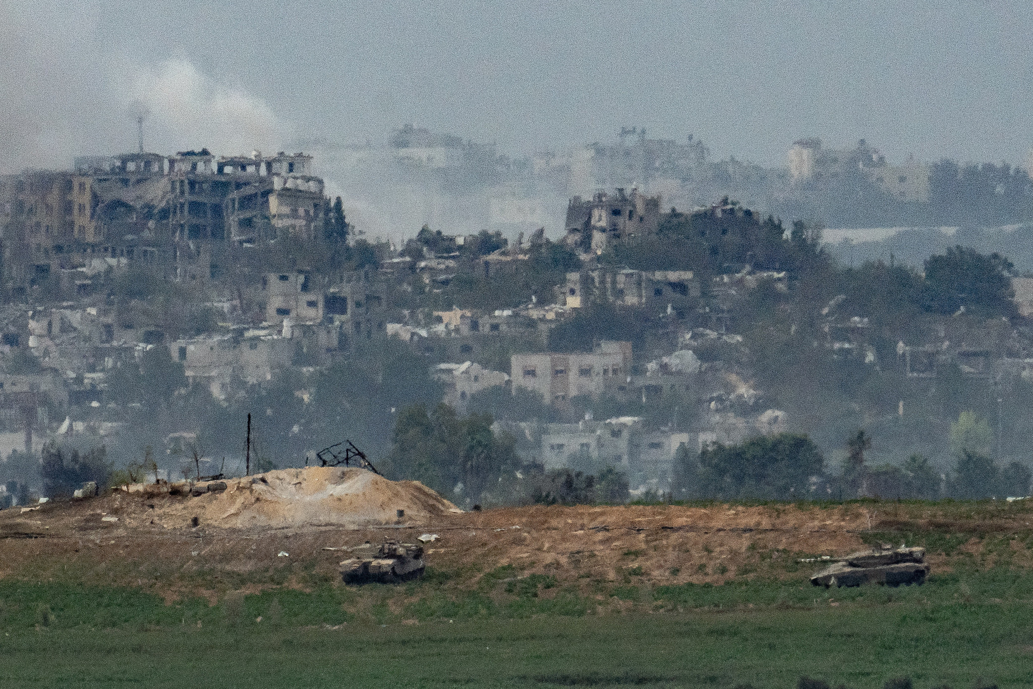 Israeli tanks in the Gaza Strip, as seen from the Israeli side of the fence, October 29, 2023. (Erik Marmor/Flash90)