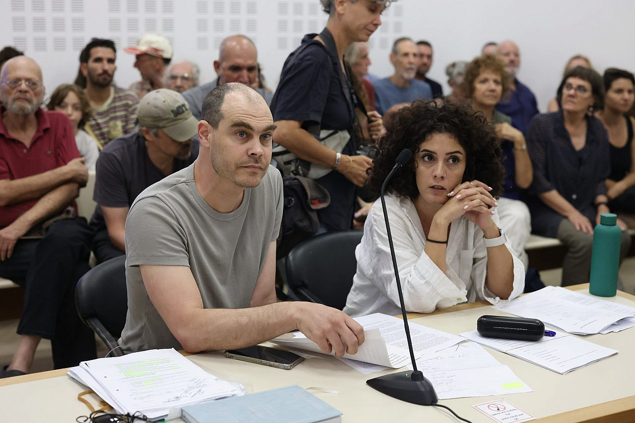 Jonathan Pollak seen beside his lawyer Riham Nasra inside the Petah Tikva Magistrate Court during his trial in which he is accused of throwing stones during a protest against the Eviatar outpost in Beita, occupied West Bank, September 28, 2023. (Oren Ziv)