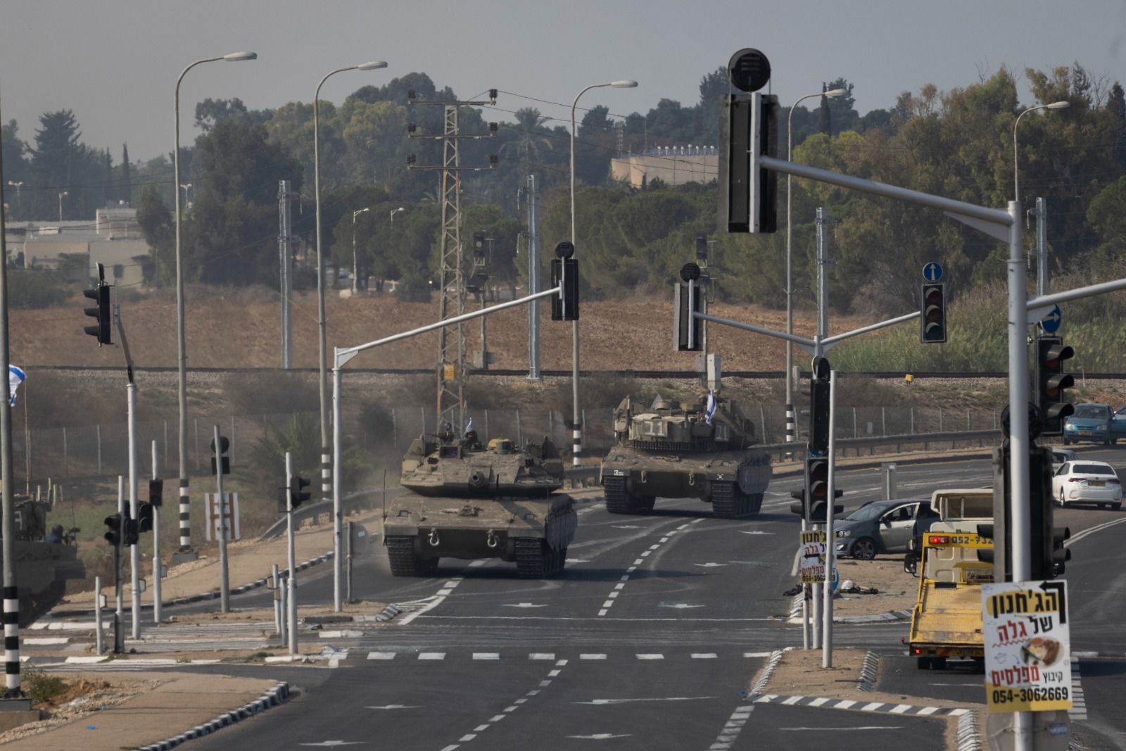 Tanks make their way through Israel's south, October 8, 2023. (Oren Ziv