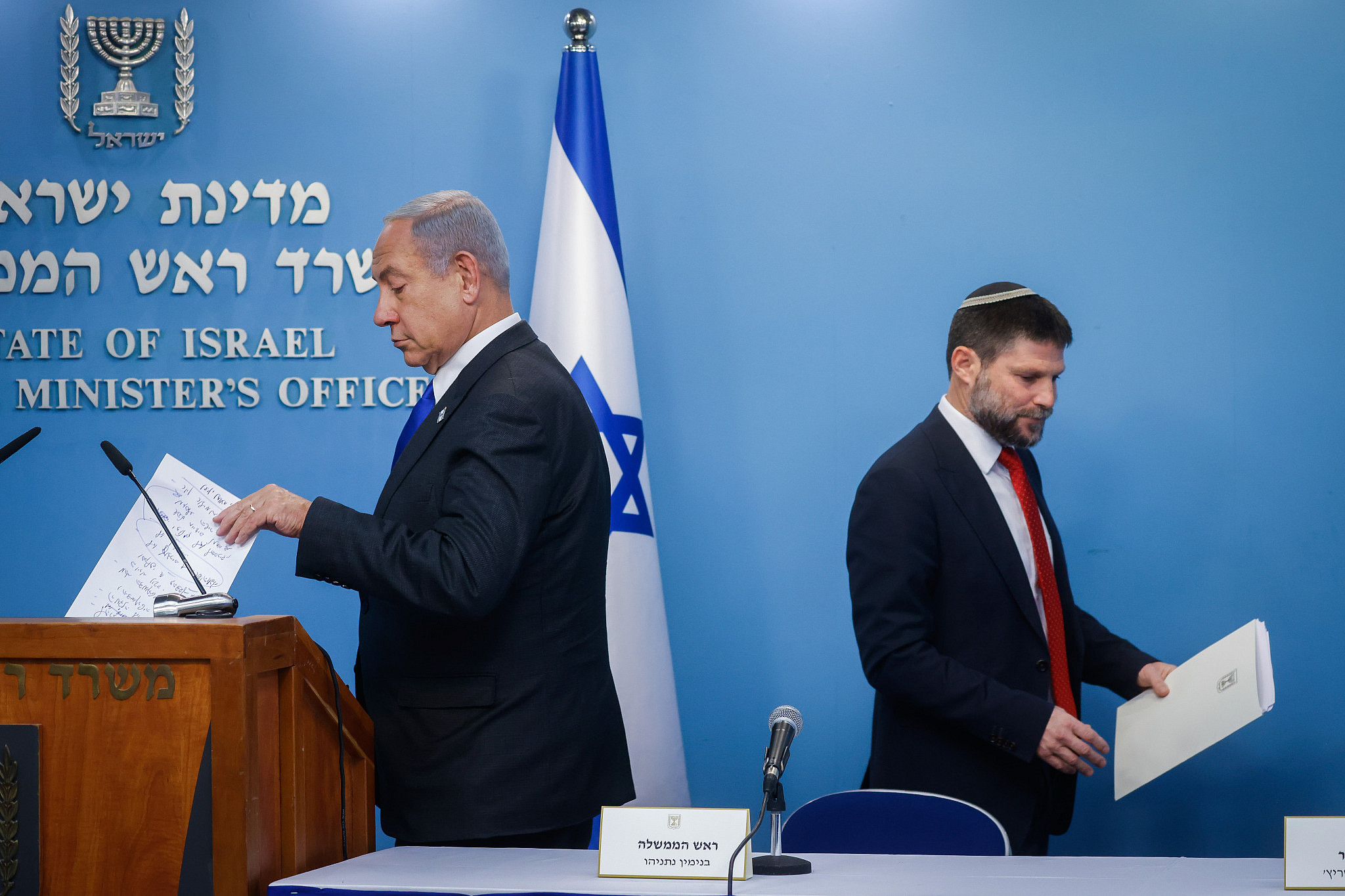 Israeli Prime Minister Benjamin Netanyahu gives a press conference with Minister of Finance Bezalel Smotrich at the Prime Minister's office in Jerusalem, January 11, 2023. (Olivier Fitoussi/Flash90)