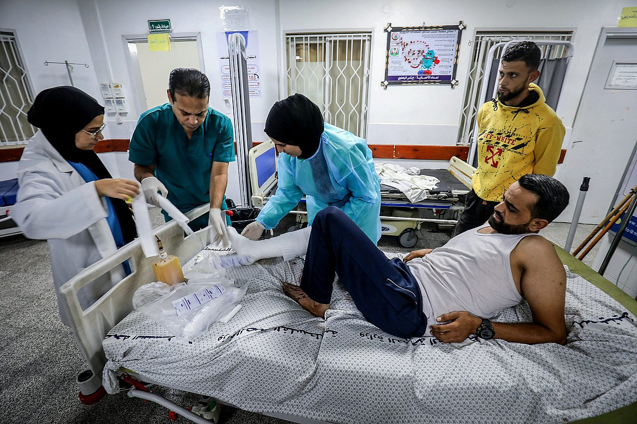 Wounded Palestinians arrive at Al-Najjar Hospital after an Israeli airstrike on their home in the city of Rafah, southern of Gaza Strip, October 19, 2023. (Abed Rahim Khatib/Flash90)