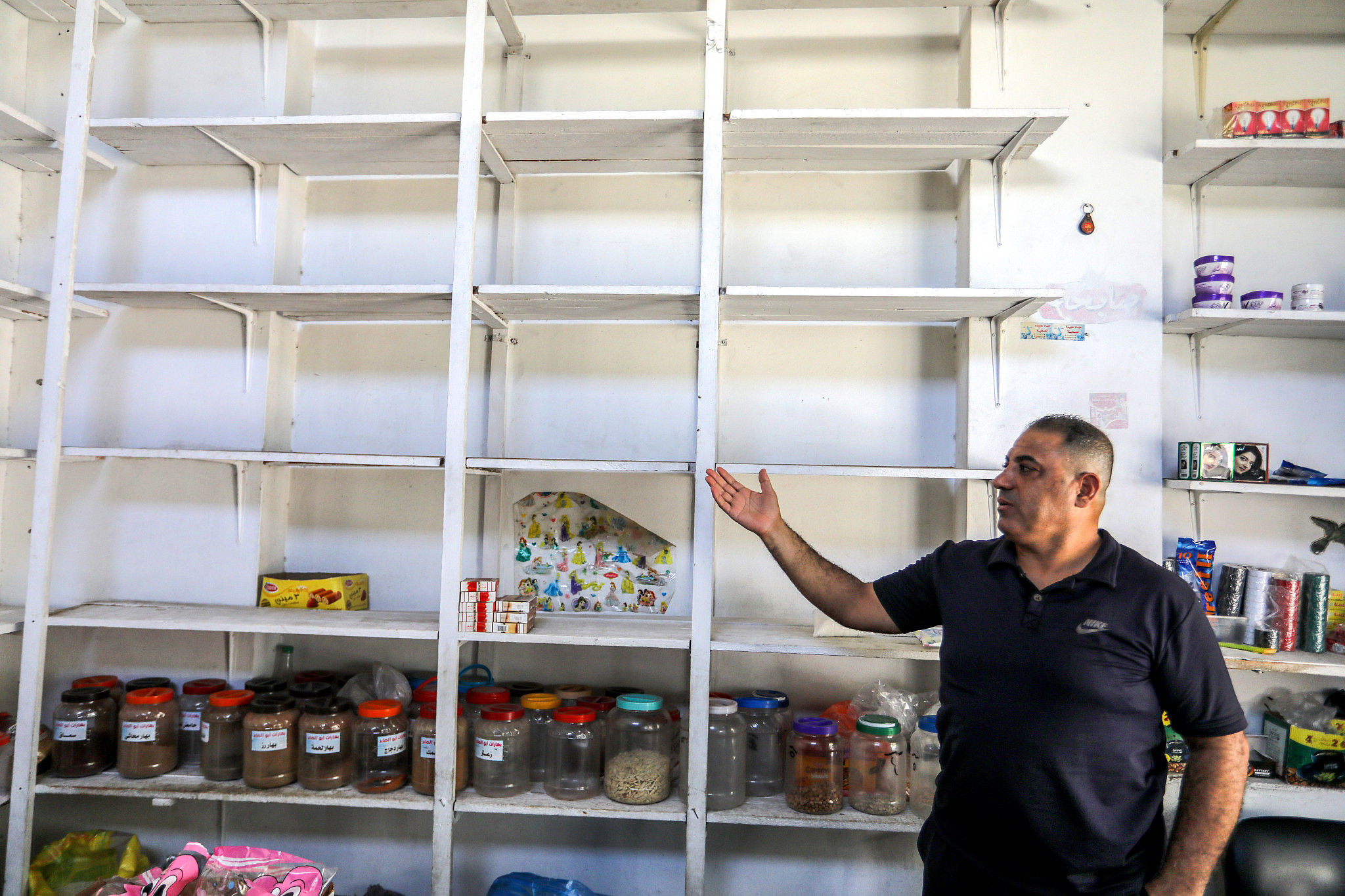 Supermarkets are empty of goods due to the Israeli war on Gaza, which led to the closure of commercial crossings and the lack of entry of basic foodstuffs, in the city of Rafah, southern Gaza Strip, November 5, 2023. (Abed Rahim Khatib/Flash90)