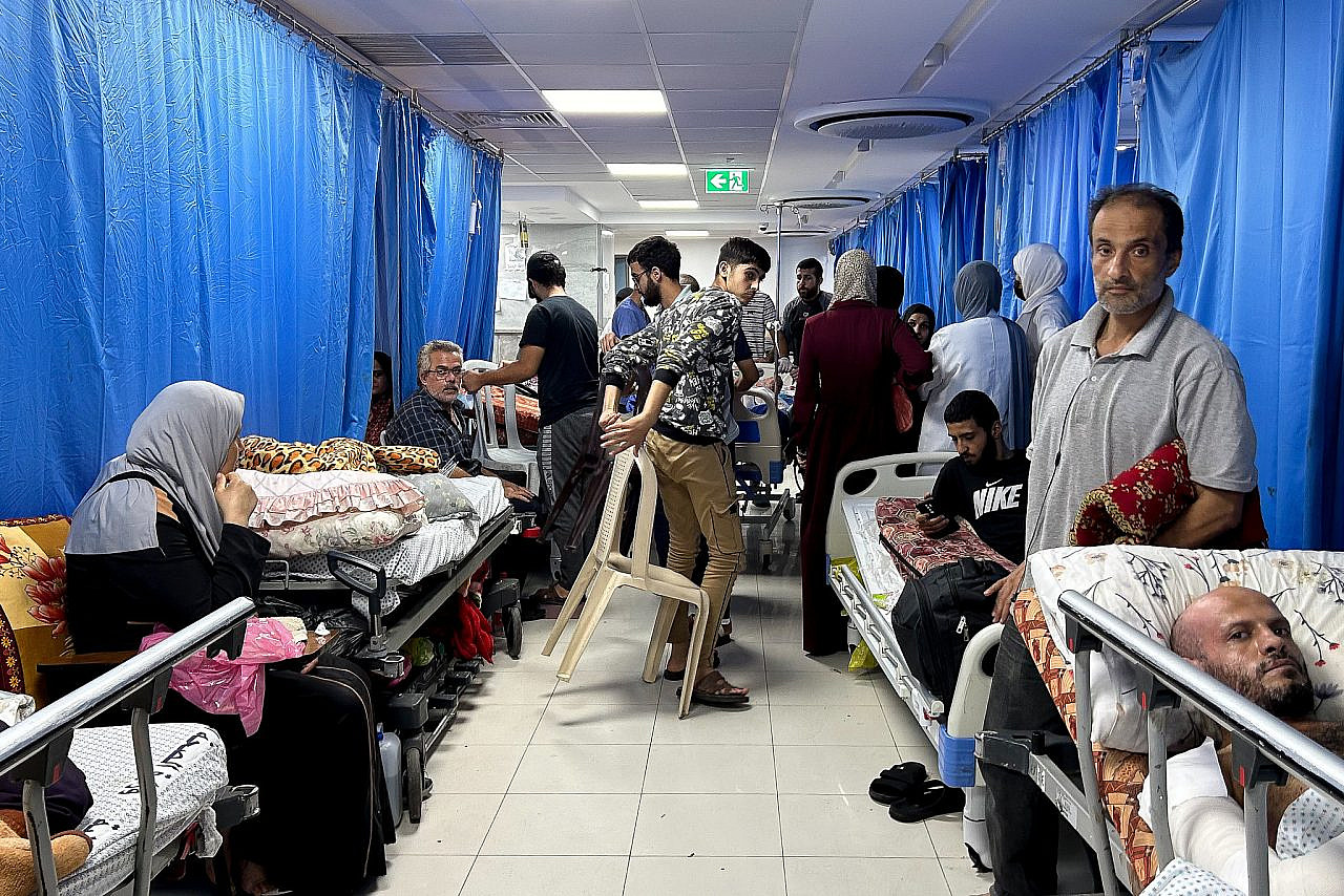 Wounded Palestinians line the corridors of Al-Shifa Hospital in Gaza City, northern Gaza, November 10, 2023. (Flash90)