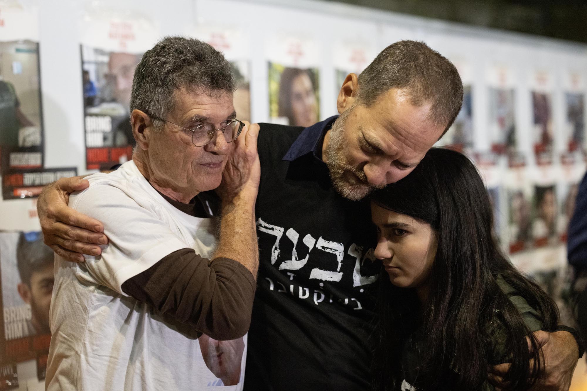 Yaacov Godo (left) and Maoz Inon (center) at a gathering of the hostages' families. (Oren Ziv)