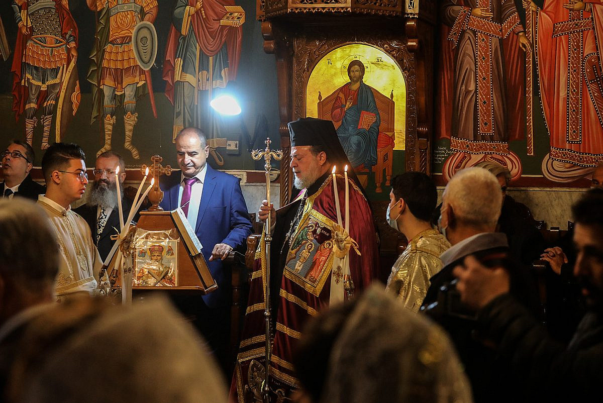 Palestinian Greek Orthodox Christians attend a Christmas Eve Mass, led by Greek Orthodox Archbishop Alexios at St. Porphyrios Church in Gaza City, January 7, 2022. (Atia Mohammed/Flash90)