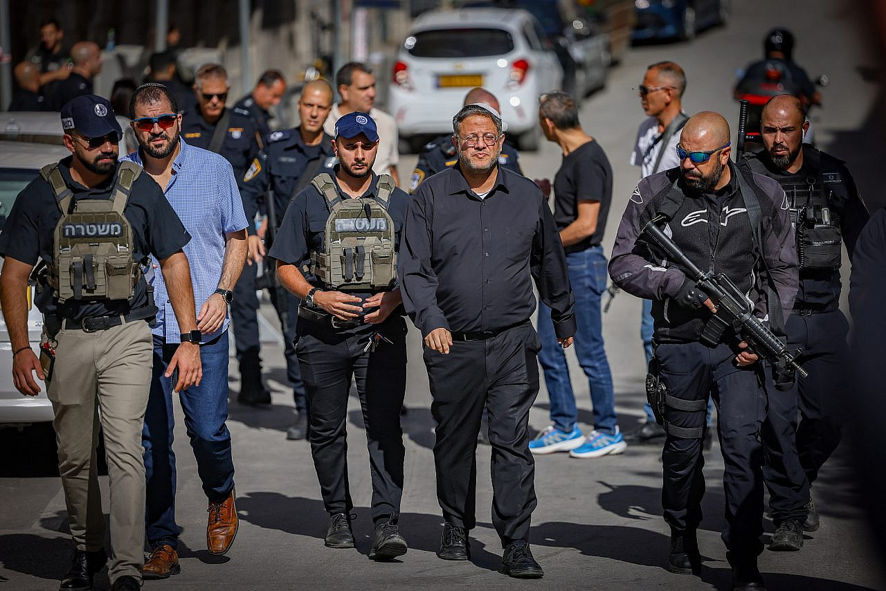 Israeli National Security Minister Itamar Ben Gvir at the scene of a stabbing attack outside a police station near the Old City of Jerusalem, November 6, 2023. (Chaim Goldberg/Flash90)