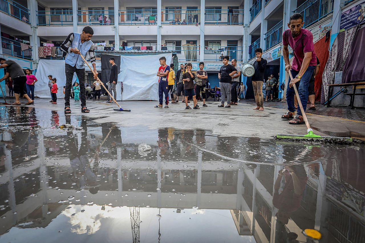 Palestinians at an UNRWA camp in Rafah after heavy rainfall, in the southern Gaza Strip, November 14, 2023. (Abed Rahim Khatib/Flash90)