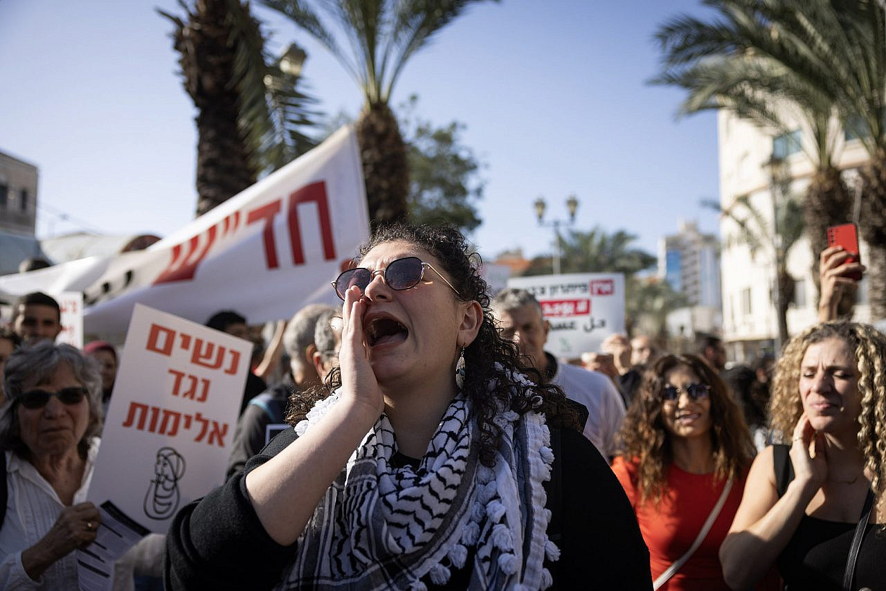 Several hundred Jewish and Palestinian activists protest against Israel's assault on Gaza, Haifa, January 20, 2024. (Oren Ziv)