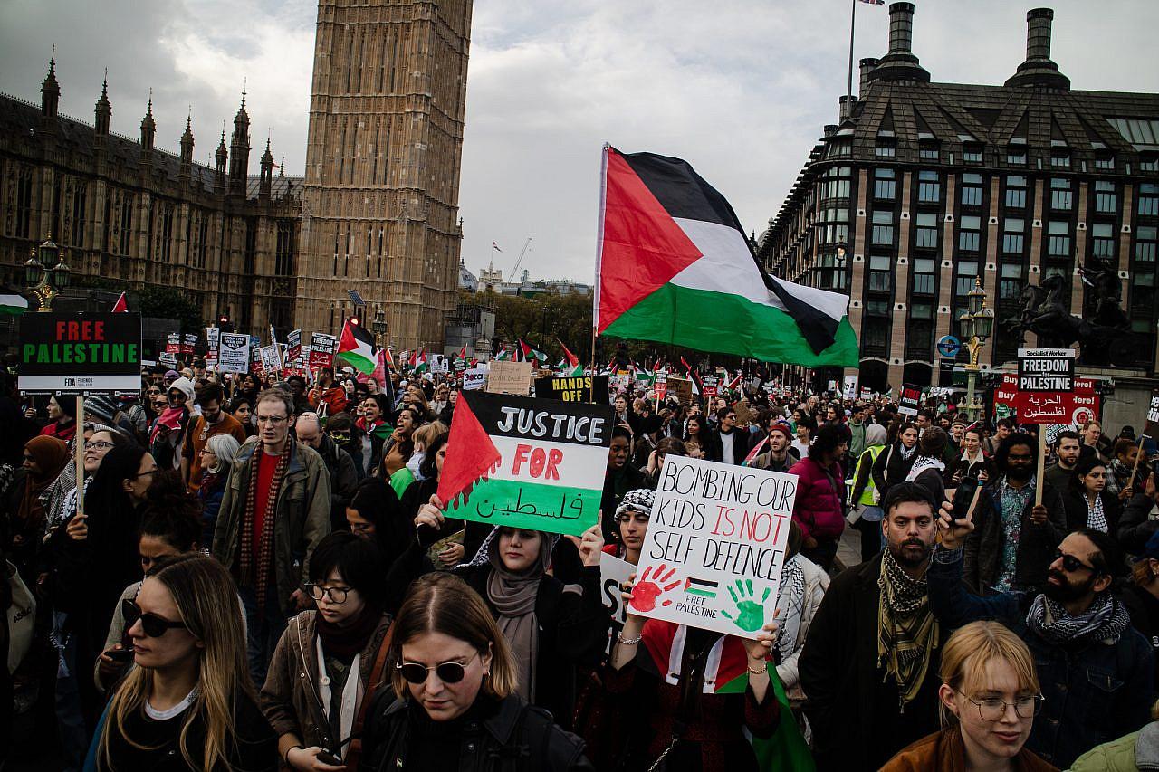 A protest against Israel's war on Gaza, central London, October 28, 2023. (Steve Eason/CC BY-NC 2.0 DEED)