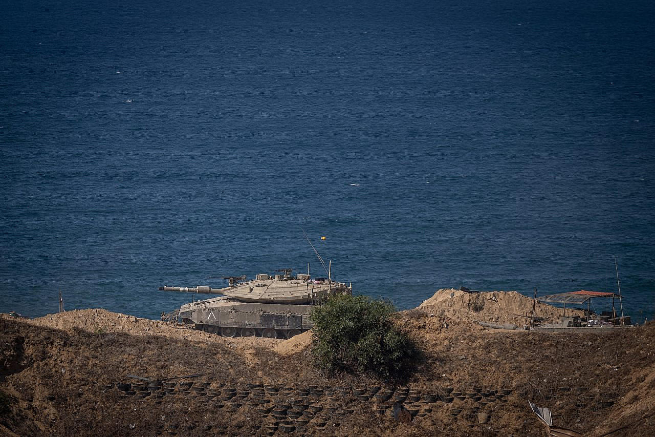 An Israeli tank overlooks the sea at Al-Shati refugee camp in the northern Gaza Strip, November 16, 2023. (Yonatan Sindel/Flash90)