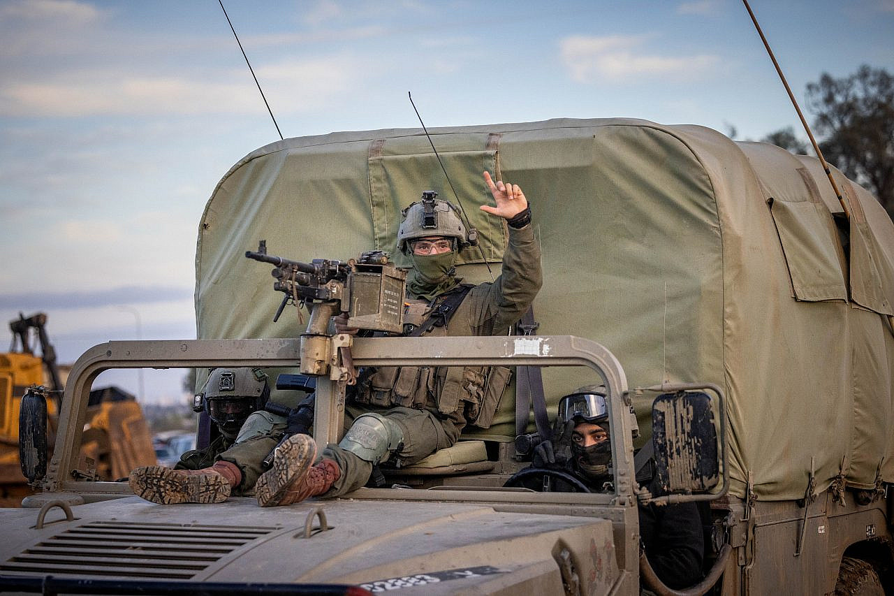 An Israeli soldier seen at a staging area near the Gaza fence, southern Israel, November 28, 2023. (Yonatan Sindel/Flash90)