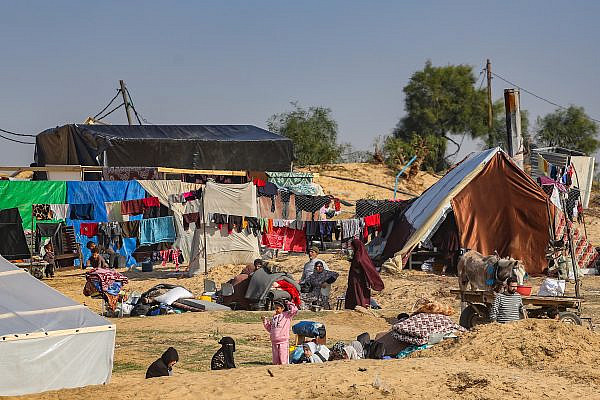 Palestinians at a temporary camp set up for people who evacuated from their homes, in Rafah, in the southern Gaza Strip, December 4, 2023. (Atia Mohammed/Flash90)