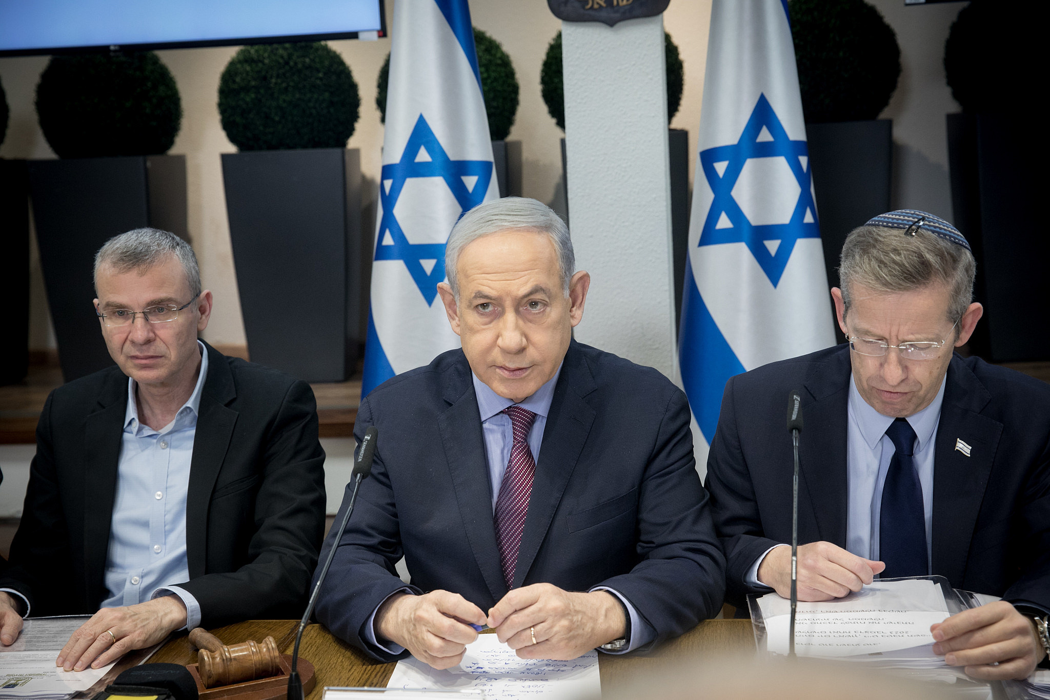 Israeli Prime Minister Benjamin Netanyahu leads a government conference at Hakirya base in Tel Avi, December 31, 2023. (Miriam Alster/Flash90)