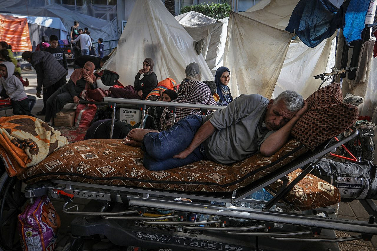 Palestinians who were evacuated from their homes take shelter at the European Hospital in Khan Younis, southern Gaza Strip, January 1, 2024. (Abed Rahim Khatib/Flash90)