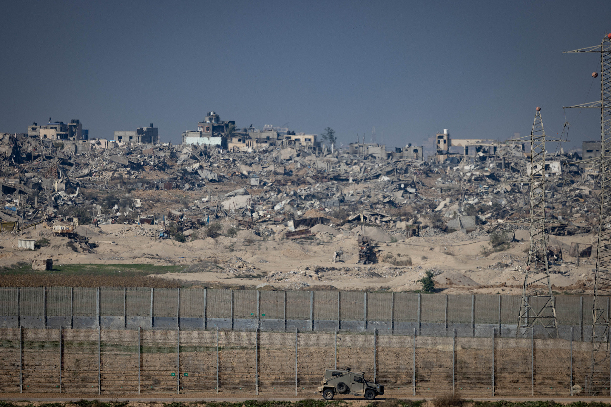 Israeli soldiers operate on the border with the Gaza Strip, January 1, 2024. (Chaim Goldberg/Flash90)