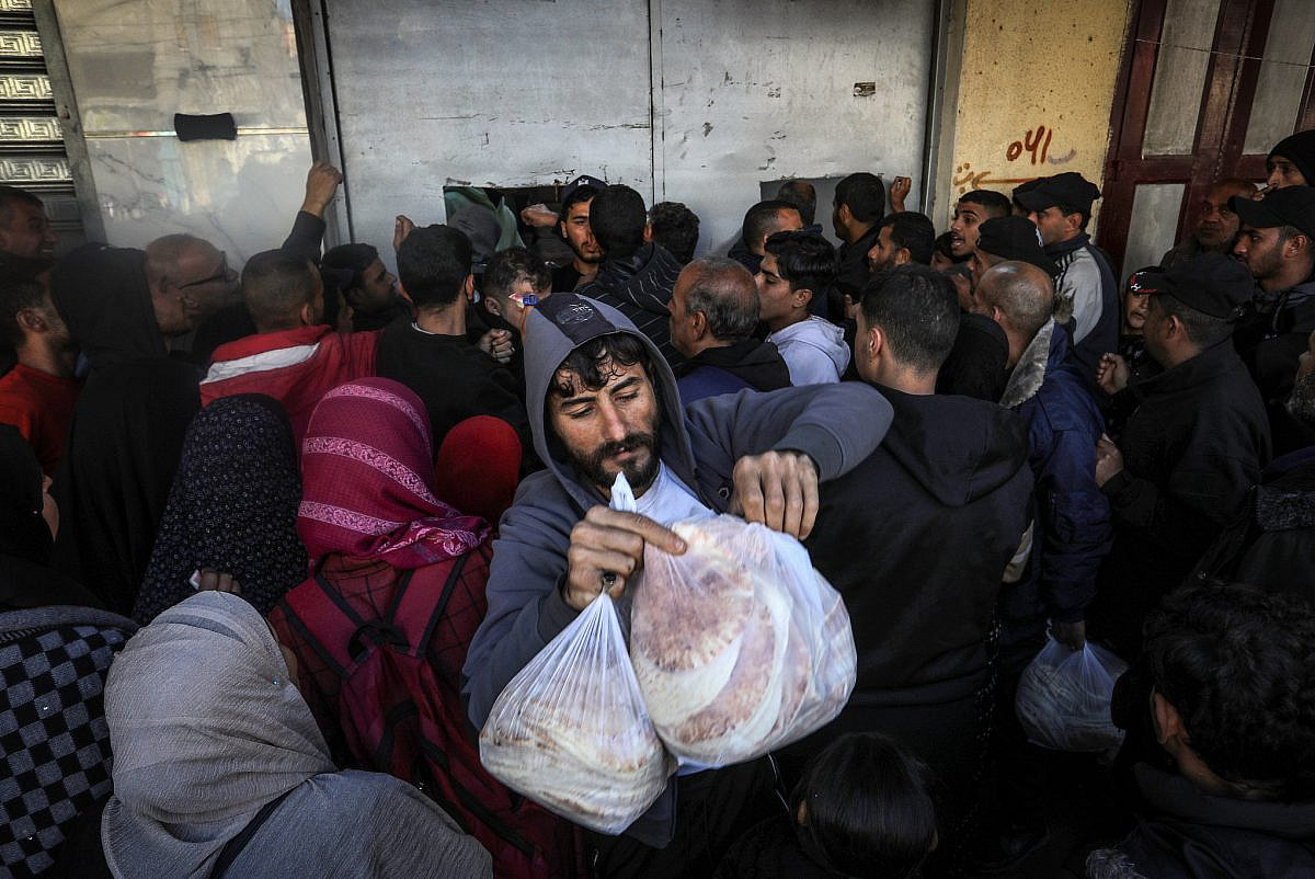 Palestinians line up to buy bread at a bakery in Rafah, in the southern Gaza Strip, January 4, 2024. (Abed Rahim Khatib/Flash90)