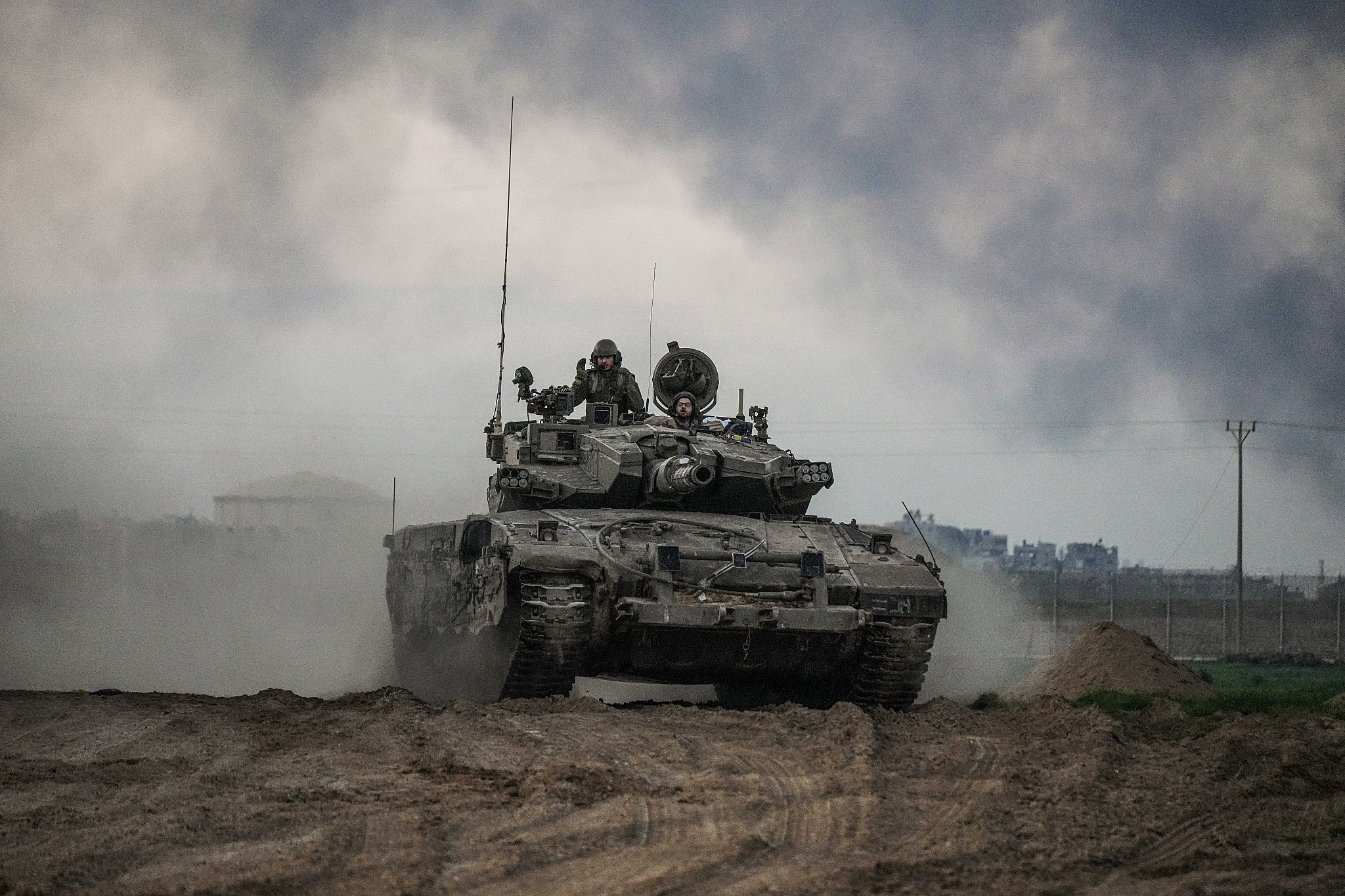 An Israeli tank near the Israeli border with the Gaza Strip, January 6, 2024. (Flash90)
