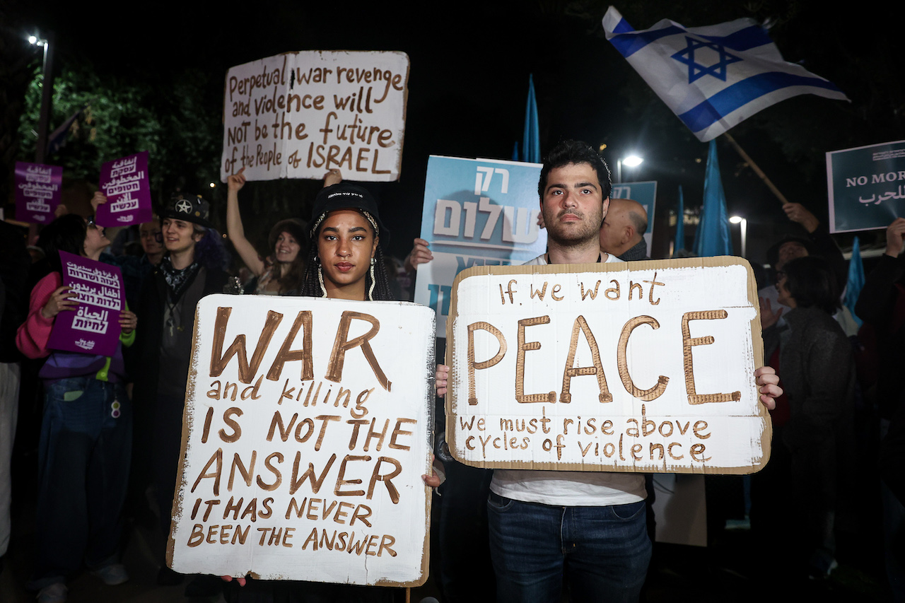 Left-wing activists protest against the war, calling for ceasefire in Gaza, in Tel Aviv, January 18, 2024. (Itai Ron/Flash90)