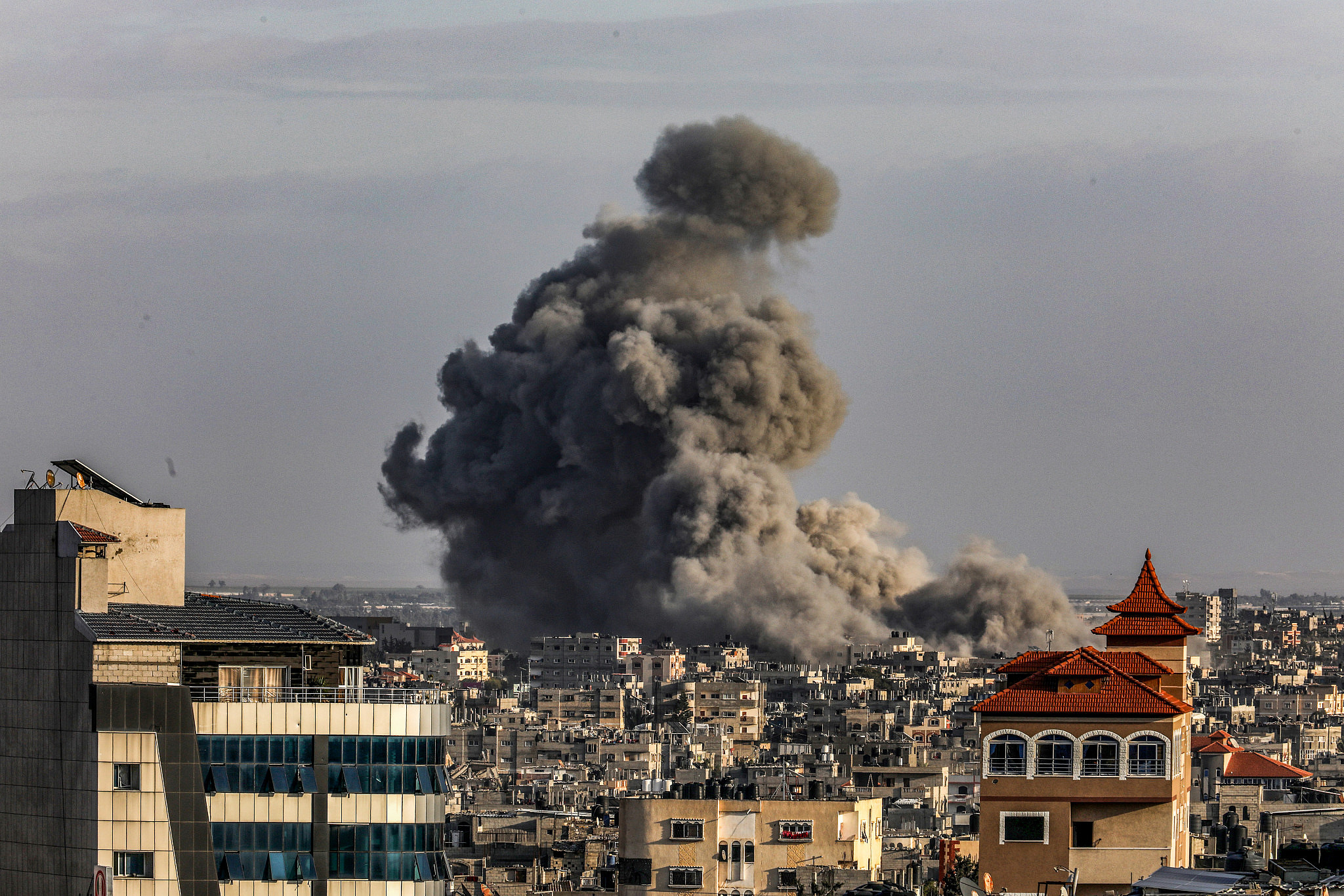 Smoke rises after Israeli air strikes in Khan Younis as seen from Rafah, in the southern Gaza Strip, January 24, 2024. (Abed Rahim Khatib/Flash90)