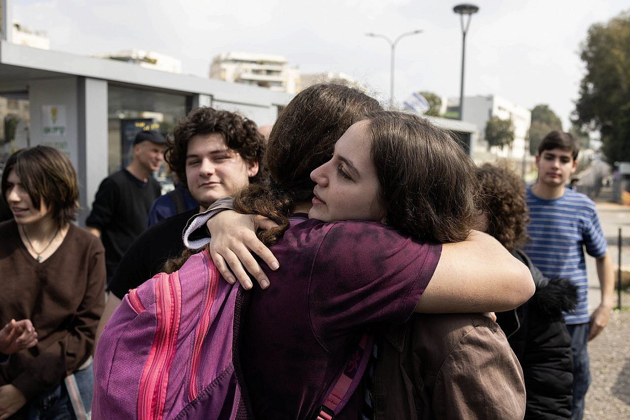 Sofia Orr arrives at the IDF's Tel Hashomer recruitment center, near Tel Aviv, to declare her refusal to enlist in mandatory military service, February 25, 2024. (Oren Ziv)