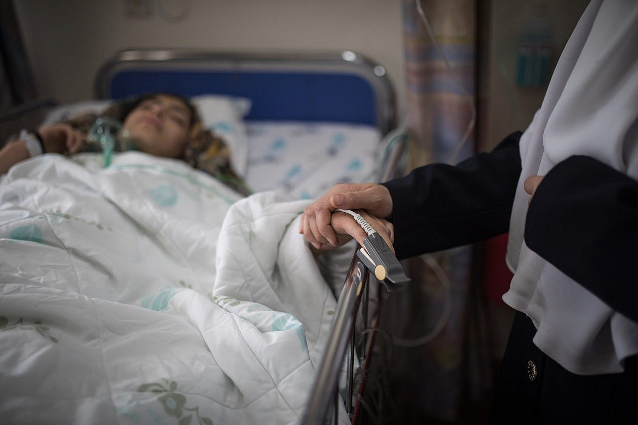 A Palestinian patient at Wolfson Medical Center in the central Israeli city of Holon, April 11, 2018. (Hadas Parush/Flash90)