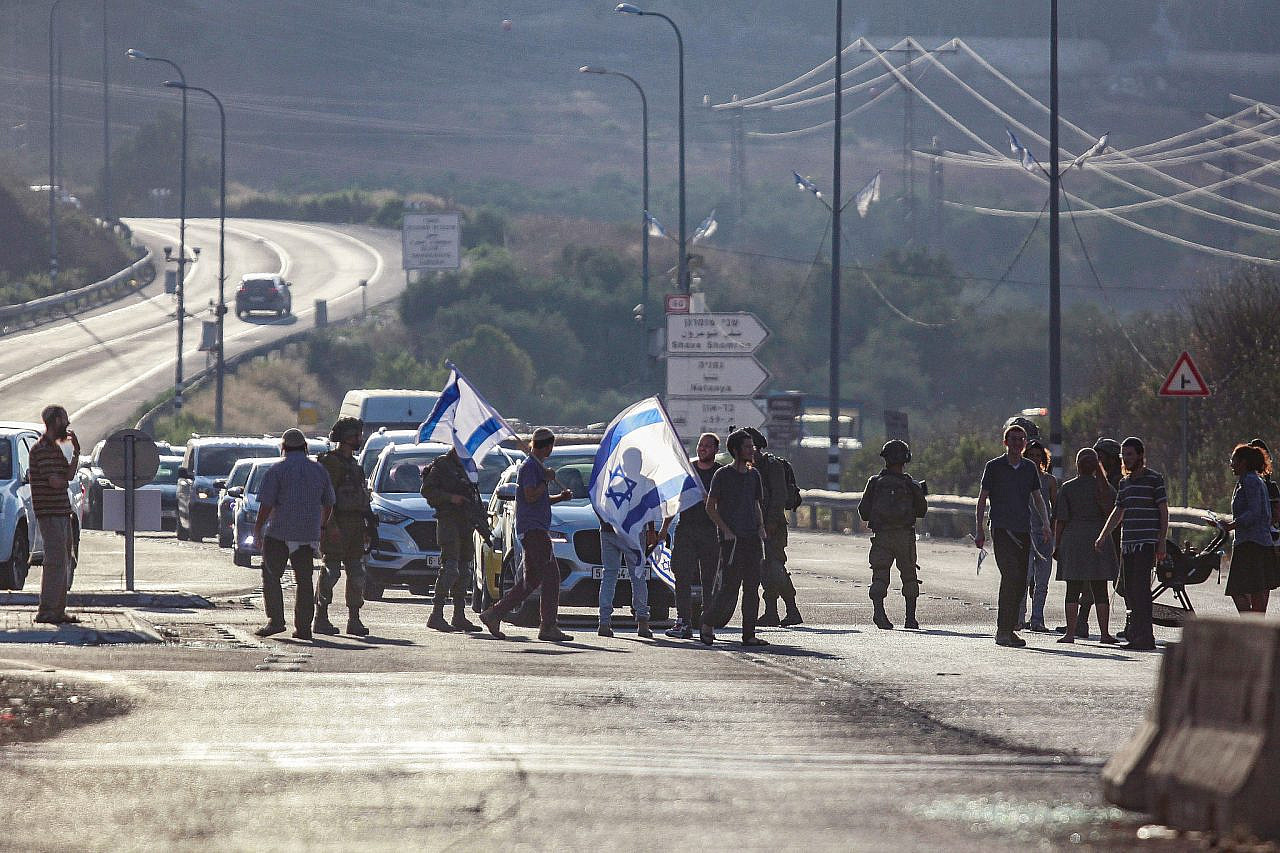 Israeli settlers block Palestinian traffic near Kedumim, northern West Bank, July 6, 2023. (Nasser Ishtayeh/Flash90)