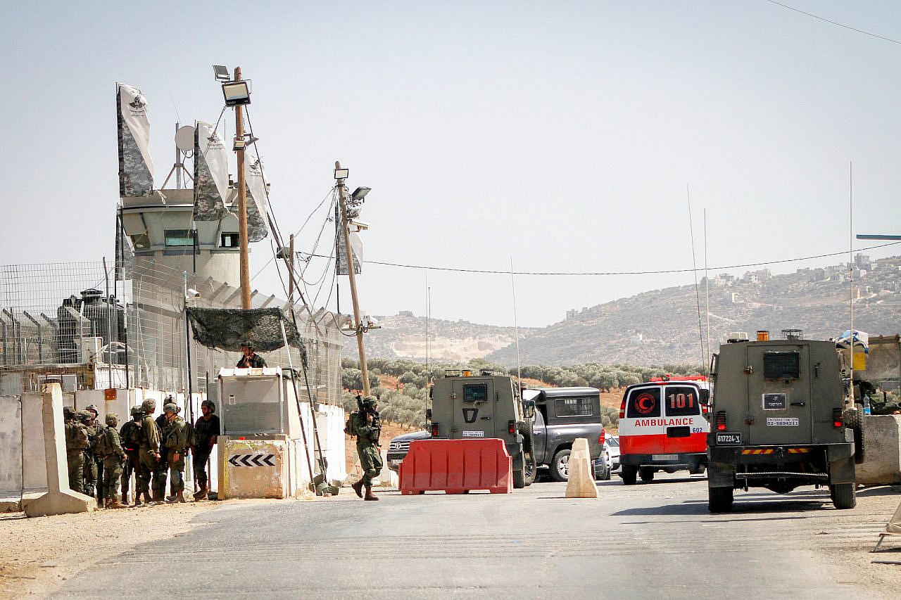 Israeli soldiers close the Beit Furik checkpoint east of Nablus after a Palestinian attempted to run over soldiers, September 29, 2023. (Nasser Ishtayeh/Flash90)