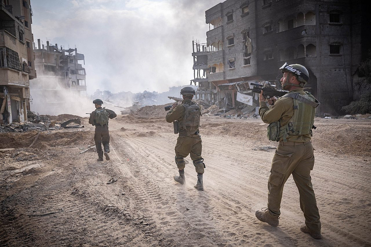 Israeli soldiers operate in Beit Lahia, northern Gaza Strip, December 28, 2023. (Yonatan Sindel/Flash90)