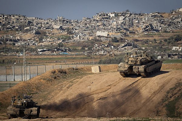 Israeli soldiers seen near the Gaza fence, southern Israel, January 7, 2024. (Chaim Goldberg/Flash90)