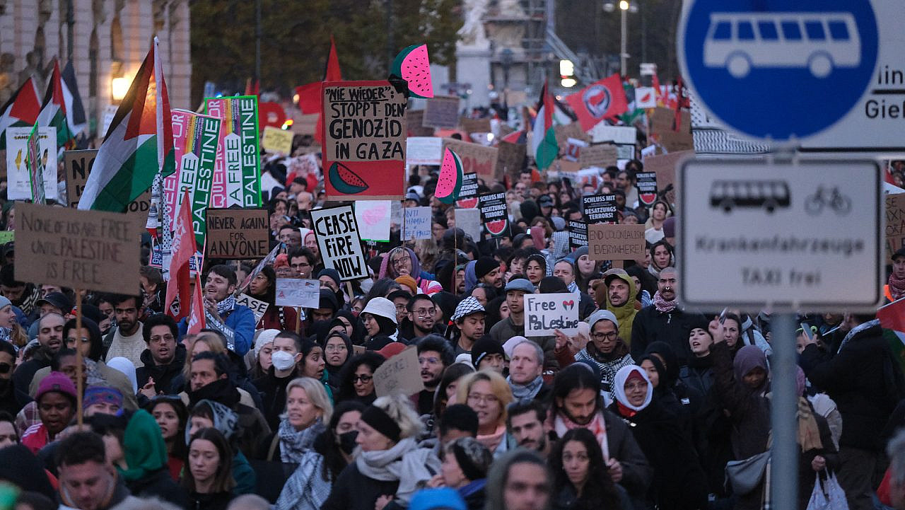 A Palestine solidarity demonstration in Berlin's municipal square in the museum district, November 4, 2023.