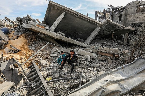 Palestinians at the site of Israeli airstrikes in Rafah, southern Gaza Strip, February 12, 2024. (Abed Rahim Khatib/Flash90)