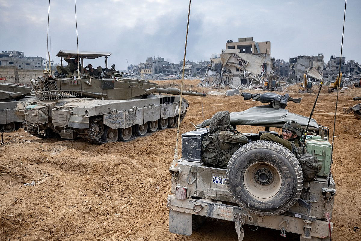 Israeli soldiers from the 8717 Battalion of the Givati Brigade operating in Beit Lahia, in the northern Gaza Strip, December 28, 2023. (Yonatan Sindel/Flash90)